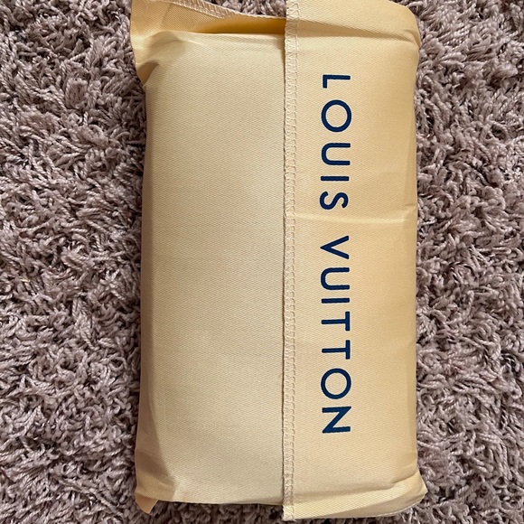 This Crossbody beauty! - Picture 2 of 3